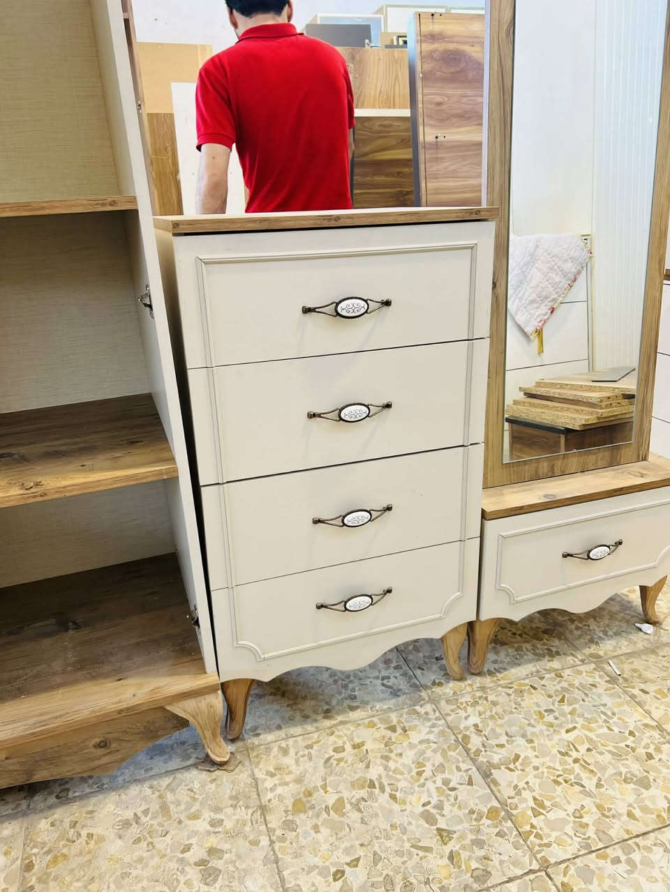 ✨ غرفة تركي كانتري الاصلي 10 قطع✨
 ضهر بلوك سرير مخزن
✨ نظافة 95 /💯
🚚 شد ونقل مجاني داخل بغداد
📦 توصيل للمحافظات بكروه


**إذا كنت صاحب هذا الإعلان وتريد حذفه لأي سبب، رجاءا أرسل رسالة إلى الدعم الفني**