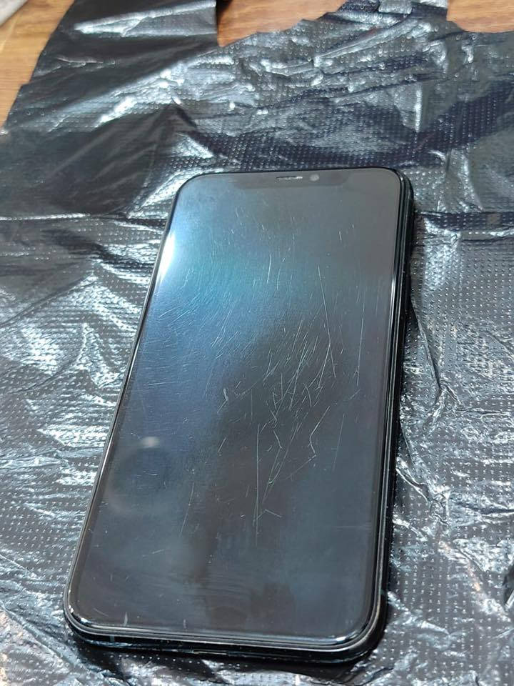 سلام عليكم آيفون ١١برو فقط للبيع ذاكره ٦٤بطاريته ٧٠جهاز شرق اوسط نضيف سعره ٢٣٠وبي مجال لشراي مكاني ميسان رقم الهاتف ***********ولشراي بخدمته
