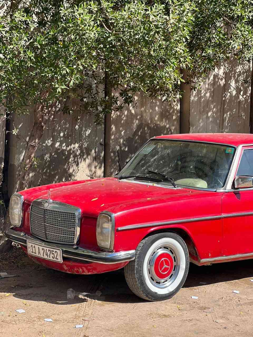 السلام عليكم
مارسيدس بترة مديل 1976

 لون مميز ورقم مميز  بغداد

مكينة وكير  شرط كفالة

كير اوتماتيك ٤ نمار

تخم تايرات

 كهربائيات كلهن شغالة

حدادية
السعر 55وبية مجال للطيبين 

مكان سيارة بابل حلة

***********
