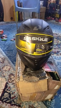 خوذ • للبيع