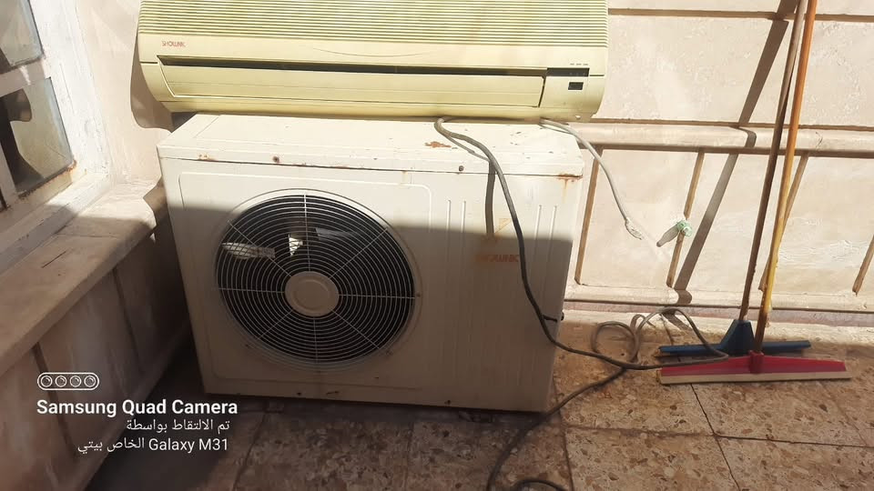 مكلفة بلنشر
سبلت طنين شغال بس بدون بواري 
مكان بغداد شارع فلسطين للاستفسار على رقم ‭
***********‬
