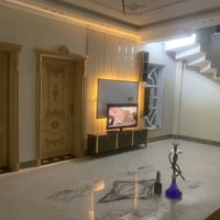 ٢٠٠م • ٥ غرف • شارع ٢٠ تجاري