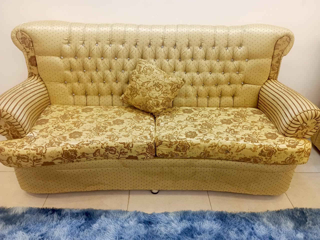 السلام عليكم تخم ملكي للبيع 10 مقاعد للاستفسار اكثر الاتصال على الرقم ***********.
