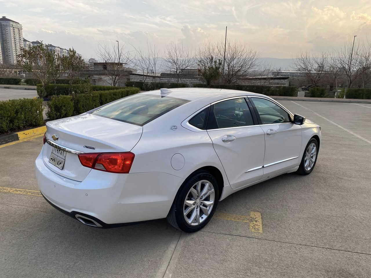 السلام وعليكم
للبيع امبالا بريمر موديل 2017 
 امبالا داخله كلين بدون حادث وبدون ارباك بس بيها اربع قطع كلير امريكا  بحالة الوكاله شرط كتلوك الشركه بيها 
مكينه ٣٦٠٠ فول عدا الفتحه 
ماشيه 135الف مكينه مكفوله لا مفتوحه ولا شي جديده بشرط
  
مواصفات السياره فول بريمر عدا الفتحه
رادار امامي وجانبي وخلفي
حساس خلفي
نقطه عمياء 
٥ بصمات السياره 
قاصهه وشاشه چبيره 
كشنات تدفئه تبريد 
تبريد قطعتين 
تبريد تدفئه فول 
 
مزروع الها عدسه ب 300 دولار 
حدادت السياره جديده حيل  
وياله شرط لا فطر ولا شي جديدات
 
 السياره رقم اسليمانيه ثاني يوم تحويل 
 السعر123 وبيها مجال بسيط كلش اتصل او خاص للاستفسار 
*********** 

                          مكان السياره السليمانية
