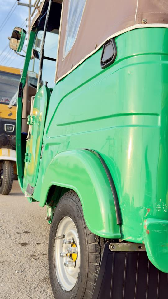 السلام عليكم تكتك لبيع 22 رقم  وسنويه
مكفوله تكتك نضيفه وما اطلع بيه  بس لمدرسه اروح واجي وتضل طابكه 
تكتك بيه غراض هواي (( 1_سيبايه 2_هورن بوش 3_مسجل شاشه 4_مضخم 5_دركه  6_اسهم اثنين اصليات 7_ فراشات )) تكتك داخله هزه 
مكاني ميسان_كحلاء
رقم الهاتف : ***********
