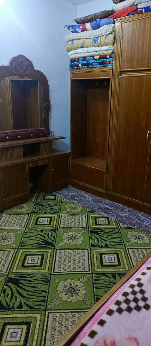 السلام عليكم بيت زراعي المساحه 320متر العنوان بالسده حي البكر حي كمال مساحه البيت ١٢٠تحت البناء يتكون من /غرفتين صاله مطبخ صحيات طارمه خدمات كامله السعر 38 مليون وبي مجال الاستفسار أكثر ***********
