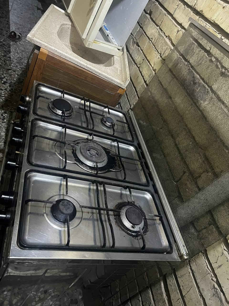 طباخ شغال ونظيف بس عين وحده ماتشتغل الفرن شغال كله مثل مااوضح بلصوره 150 اريده كاونتر متر وربع مرمر نظيف اريده 50 مكاني نهايهحي عامل قريب على مول الباقر


**إذا كنت صاحب هذا الإعلان وتريد حذفه لأي سبب، رجاءا أرسل رسالة إلى الدعم الفني**