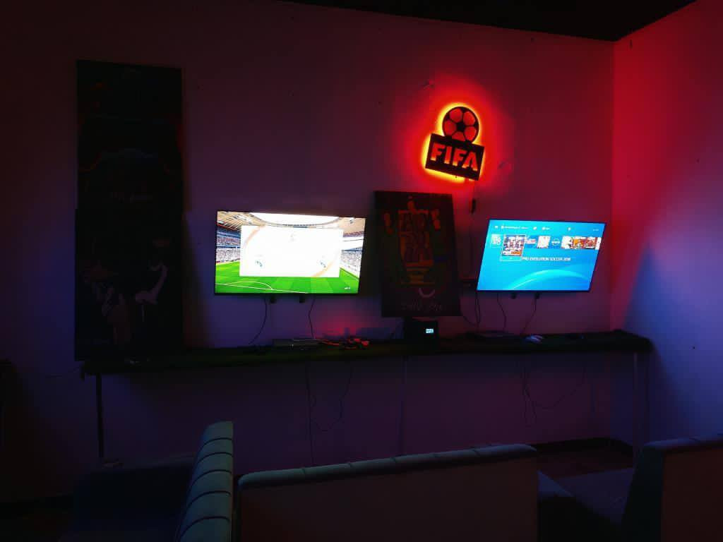 سلام عليكم قاعه للبيع
تحتوي على 4بلي فور سلم
4شاشات الحجم 45
2يوبياس
ديكور العاب 
قنفات
مييز للبلي
قاعه جديده
مكان نجف تلفون ***********
