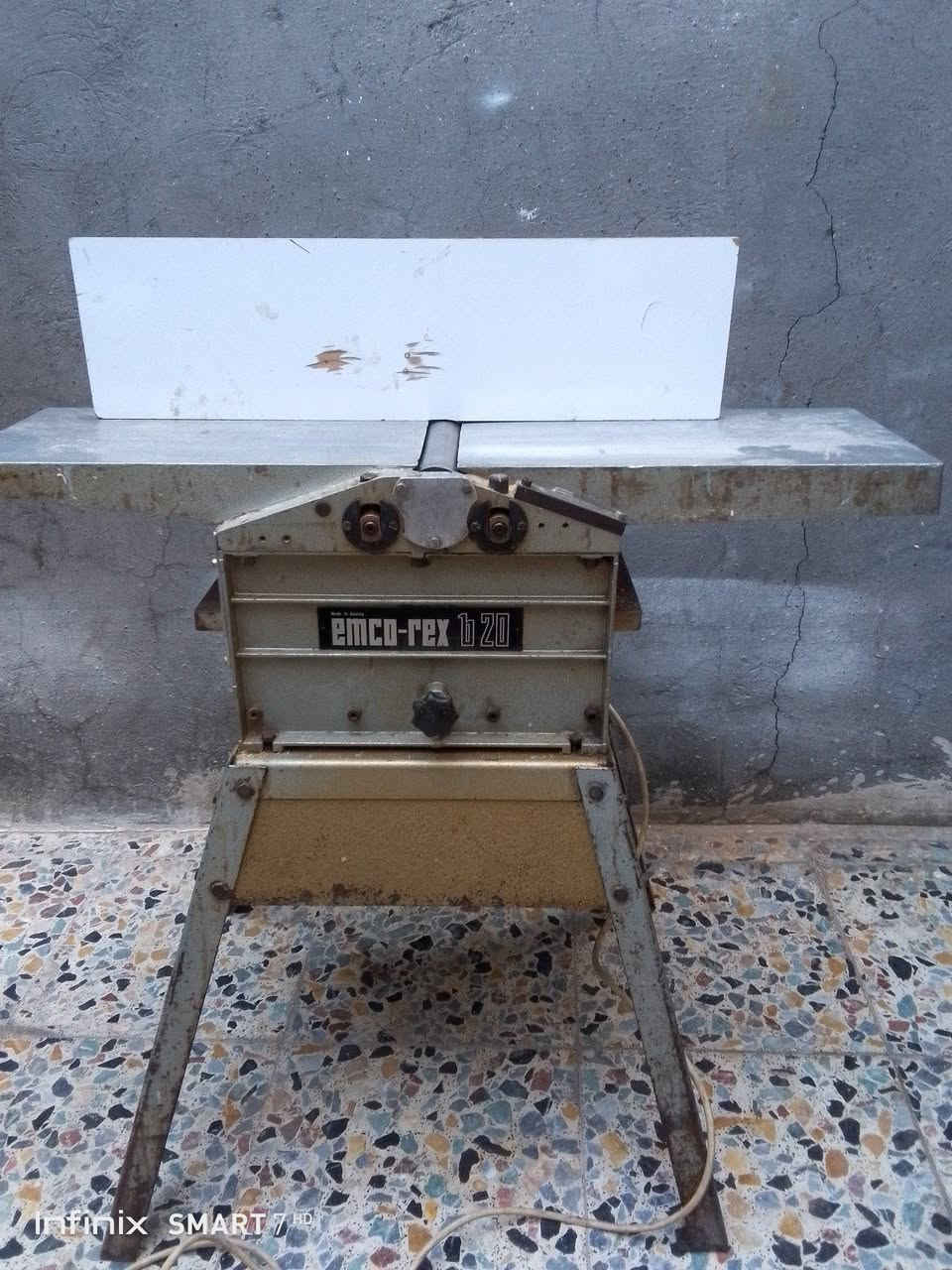 السلام عليكم 
مكينه نمساويه البيع مكانها بغداد للستفسار للاتصال على الرقم 
***********
