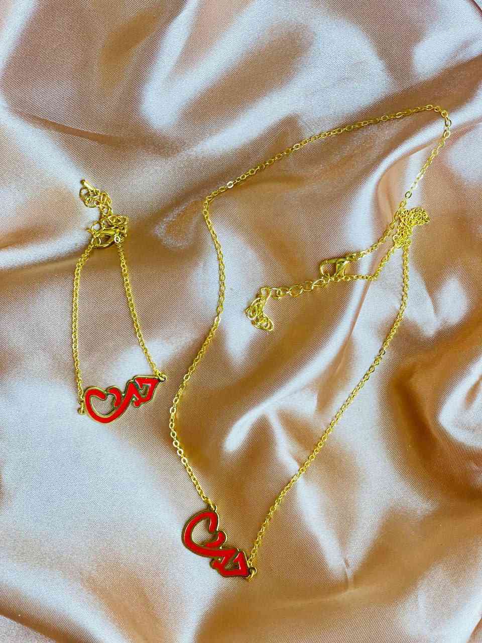 🧡 سيت الحب متكون من قلادة وسوار 🧡

🌟كوالتي ممتاز أصلي ✔️
🌟طلاء ثابت بجودة عالية 💯
🌟غير قابل للصدأ ✔️ 
🌟مصمم بلمسة جاذبية 😍 
🌟تألقي بسحر جاذبية التصميم المميز 💕
🌟متوفر باللون الذهبي والأحمر والفضي ♥️💛🩶 
🌟هدية نازكة ☺️🎁

سعر السيت مع العلبة 9 الاف وبدون علبة7 الاف 💕
🚘يوجد خدمة توصيل لجميع محافظات العراق ٤ الاف🚘


**إذا كنت صاحب هذا الإعلان وتريد حذفه لأي سبب، رجاءا أرسل رسالة إلى الدعم الفني**