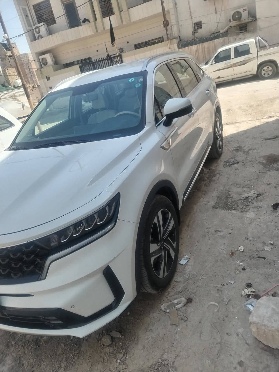 السلام عليكم. سورنتو ٢٠٢٣ محرك ٦ كفاله عامة ماعدا بارد بسيط موضح بالصور. مواصفاته معروفه. كشنات كهرباء. جنطه كهرباء. قمارة حديد. ماشية ٧٠ الف. سياره ماخذه زيرو. السعر ٢٦٥. مكان السيارة ديوانية موبايل ***********
