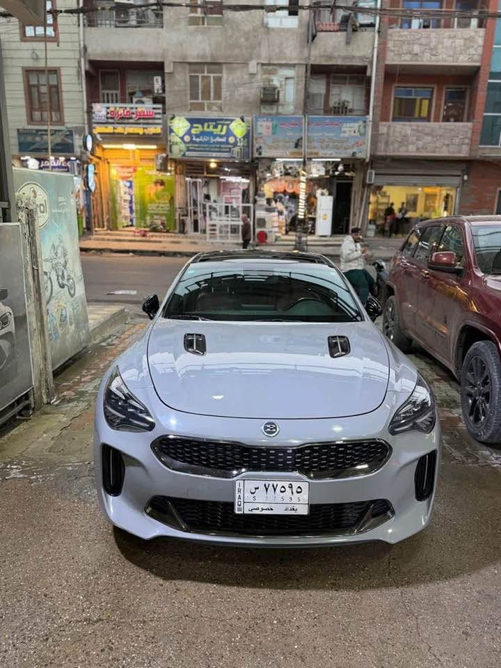 سلام عليكم 
كيا ستينكر 2023 GT LINE
محرك 4 سلندر 2500 تيربو دفع خلفي 
 لايتات زينون عالي واطئ اصل مع كشافات ليد
بصمة للابواب مع بصمة تشغيل وتشغيل عن بعد انارة ترحيب
اشارات بالمرايا الجانبية مع حساسات الاجتياز الجاني 
حساسات خلفية اصل مع كاميرا دوارة
 رادار امامي وتوقف تلقائي
مرايا جانبية شفط كهرباء هيتر
سقف المركبة بانوراما
صالنصة خلفية رياضية باربعة فتحات
 غرفة السيارة جلد اصل أحمر
شاشة دشبول كبيرة لمجموعة من الايعازات
تحكم كهربائي متكامل الايعازات لمقاعد المقدمة
حساسات الانحراف عن المسار في الطرق المفتوحة
ستيرن رياضي حرف D مع شفتات ستيرن
 تحكم ستيرن متكامل الايعازات مع تحكم الرادار
رادار امامي تفاعلي وتحكم كامل من الستيرن
وضعيات للقيادة عدد 5
الملافذ USB,AUX مع شاحن موبايل وايرلس

مقاعد السائق والراكب رياضي

كراسي تدفئة

ستيرن هيتر

مرايه وسطية اوتو

 تبريد خلفي منفصل

اوتو هولد

 بريك بصمه

اوتوستارت

حس مطر

حساس، لايت

حادث السياره بنيد وجاملغ مصبوغات فقط 
 
رايدها 200 

مكانها الاعظميه ***********
