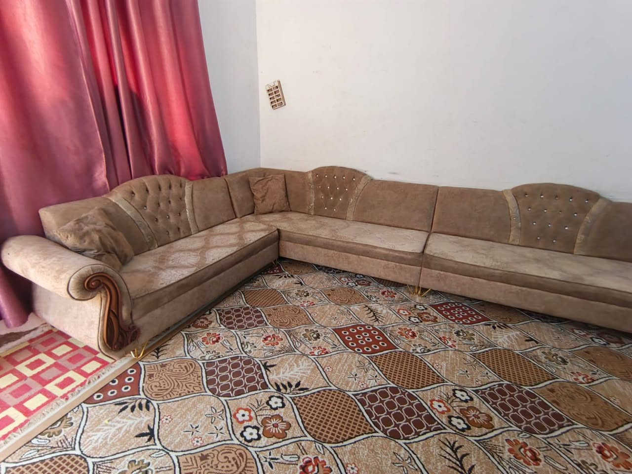 ديوان 11مقعد تسكام وقوي جديد كلش اي ضررمابي نضيف جد سعره 250يوجد توصيل داخل كربلاء ***********
