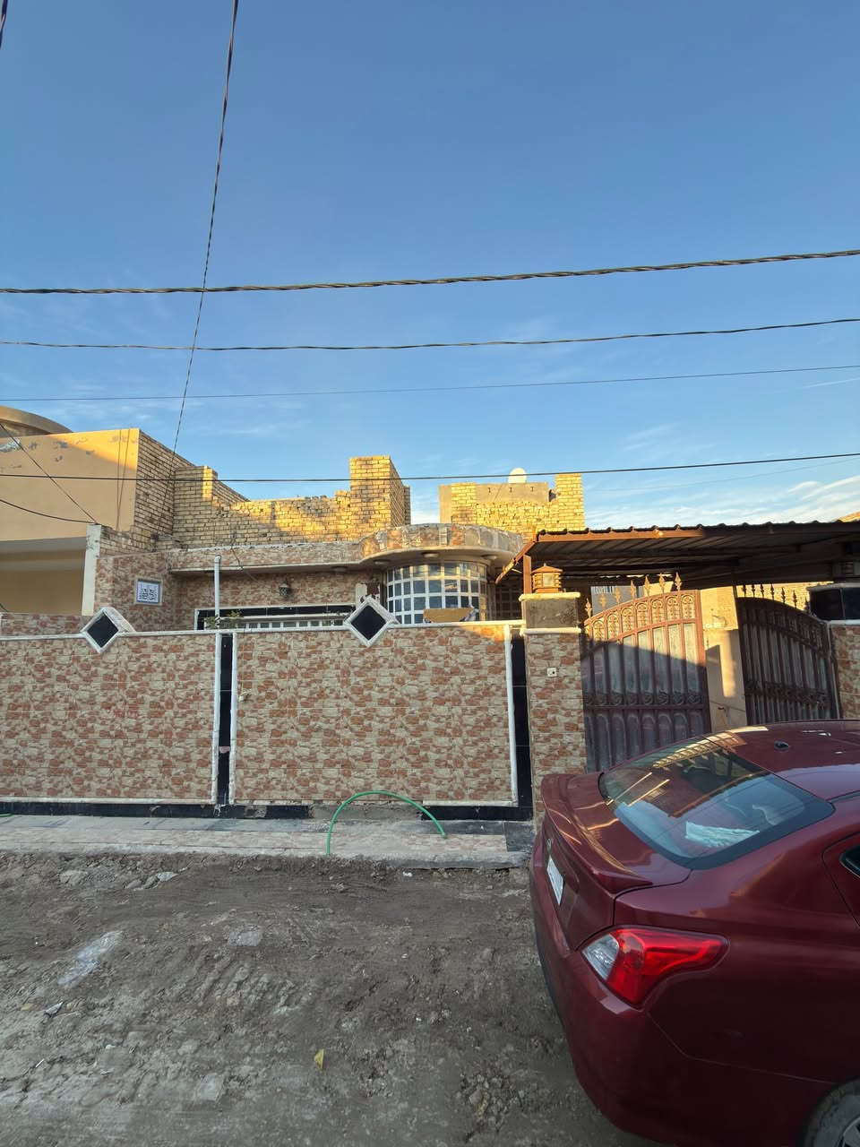 #دار #للبيع في#الديوانية ام الخيل الثالثة قرب مدرسة الأشعاع ومدرسة المتفوقات

ـــــــــــــــــــــــــــــــــــــــ‎ــــــ………
المساحة 200 م
الواجهة 10م

ـــــــــــــــــــــــــــــــــــــــ‎ــــــ………
طابق واحد مسلح
بناء سنة 2011
السعر 180 
ـــــــــــــــــــــــــــــــــــــــ‎ــــــ………
2غرف نوم/صالة/استقبال/مطبخ/گراج/حديقة/2مجمع صحي///

ـــــــــــــــــــــــــــــــــــــــ‎ــــــ………

للأستفســار عن الاسعار والعروض المتوفره افتح الرابط التالي
‏https://wa.me/c/9647809584788
أو مراجعـــــة 
#مكتب #القسيم للعقار 
(عنــوان المكتـــــب)
ام الخيــل شارع السايدين الرئيسـي
مقابل مجمع الفنجان للأراگيل
قرب مجمع الحسناوي
 او الاتصـــــــال
 على الارقام التاليه
 *********** 📞
 *********** 📞
