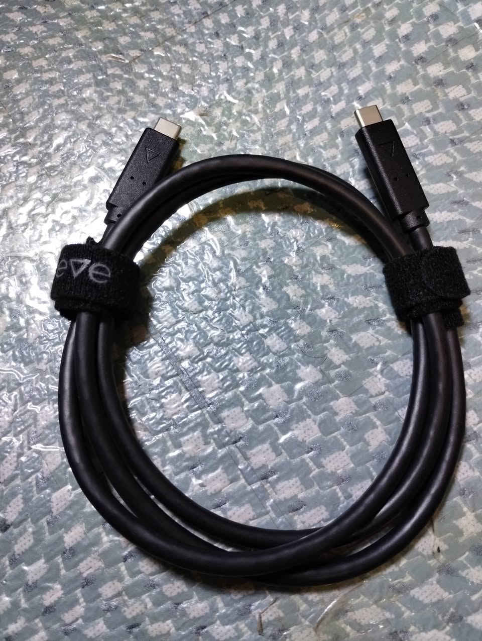 اسم المنتج: كيبل طاقة وبيانات بقدرة 100وات و10Gbps من ماركة eve
العلامة التجارية: eve
اللون: أسود 
العدد: 1
الحالة: جديد
السعر: 13 ألف دينار

متوفر توصيل لكل أنحاء العراق 🚕🚀🌀

⛔ مواصفات المنتج:-

الأداء: معتمد بتقنية USB SuperSpeed، يدعم سرعات نقل بيانات تصل إلى 10 جيجابت في الثانية.

توصيل الطاقة: يدعم تقنية USB Power Delivery 3.0 بقدرة تصل إلى 100 واط.
----------------------------------------------------------

ناوی بەرهەم: eve 100W 10Gbps پاوەر و کێبڵی داتا
 مارکە: ئێڤ
 ڕەنگ: ڕەش
 بڕی: 1
 مەرج: نوێ
 نرخ: 13 هەزار دیناری عێراقی

 گەیاندن لە سەرتاسەری عێراق بەردەستە 🚕🚀🌀

 ⛔ تایبەتمەندییەکانی بەرهەم:

 کارایی: بڕوانامەی USB SuperSpeed ​​ی هەیە، پشتگیری لە خێرایی گواستنەوەی زانیاری دەکات تا 10 Gbps.

 گەیاندنی کارەبا: پشتگیری لە USB Power Delivery 3.0 دەکات بە توانای تا 100W.

 ----------------------------------------------------------

Product Name: eve 100W 10Gbps Power & Data Cable
Brand: eve
Color: Black
Quantity: 1
Condition: New
Price: 13,000 Iraqi Dinars

Delivery available throughout Iraq 🚕🚀🌀

⛔ Product Specifications:

Performance: USB SuperSpeed ​​certified, supports data transfer speeds up to 10 Gbps.

Power Delivery: Supports USB Power Delivery 3.0 with up to 100W.

-------------------------------------------------------


**إذا كنت صاحب هذا الإعلان وتريد حذفه لأي سبب، رجاءا أرسل رسالة إلى الدعم الفني**