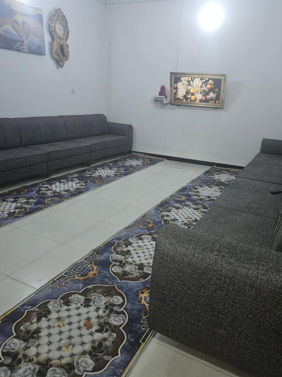 دار طابو صرف مساحته ٢٠٠م للبيع يحتوي على غرفتين نوم واستقبال وهول صحيات داخلية وخارجيه ومطبخ الطابق الثاني يحتوي على غرفه بدون لبخ ولا كاشي العنوان سيف سعد شارع ٣٠ قرب أسواق النافعي عرض الشارع ١٥م السعر ١٤٥مليون للاستفسار الاتصال على الرقم ***********
