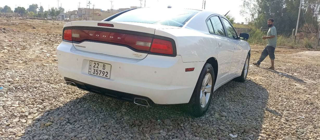 السلام عليكم 
جارجر 11بيه جاملغ الامامي جهت العبري وباب السائق 
كير ومكينه وحداديه تخم تاير جاهزه للخير 
***********
