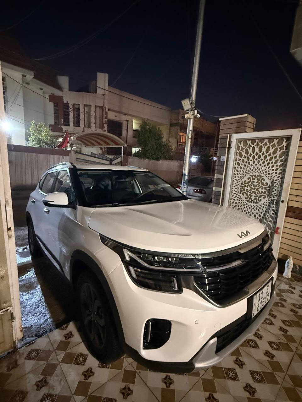 كيا سيلتوس 2025
ماشيه 18 الف كم 
 رقم بغداد 
فول مواصفات 
(بصمة_بانوراما_رادار امامي_تحديد مسار _حساس امامي وخلفي_محرك 1500 دبل نوزل_قطعتين تبريد_شاشة متصل_لد متصل_هندبريك بصمة_3 وضعيات قيادة)
السعر 180 $ 
  عنوان السيارة بابل -الحله 
للاتصال ***********
