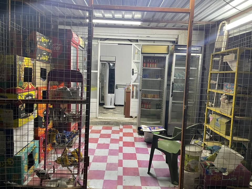 السلام عليكم محل غذائية للبيع
يحتوي على خمس برادات و3مجمدات طرحية
ورفوف ومحلقاتها وقفص خارجي
المكان الدخل المحدود
للاستفسار
***********
