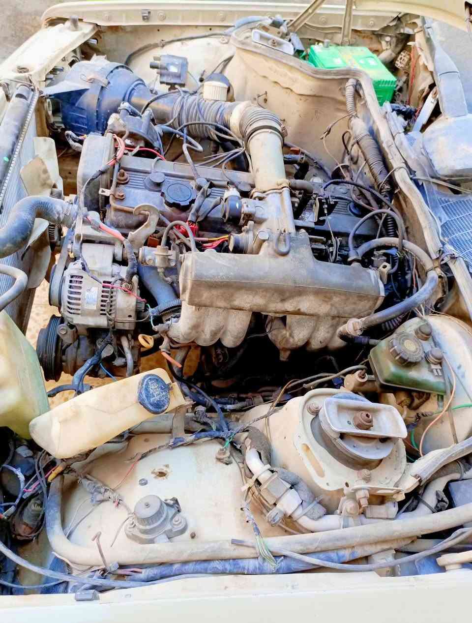 السلام عليكم.مارسيدس طيارين موديل 1986 
لون مميز بلادي مو تغيير  .بالسنوية مكتوب اصفرخاكي 

بغداد مشروع وطني  .رقممها حلو سنوية لل27 راعيها موجود بالناصرية .. مكان السيارة ذي قار / قضاء الشطرة 
السيارة كير ومحرك محور ونجي 6 سلندر  
السيارة مفصخة بالكامل لغرض الادامة والصور تحكم نظافة القواعد والحوض الداخلي للسيارة 
 السيارة شغالة وفي حالة جيدة .. 

السيارة بيها نواقص .. 

 1/   ضعف حدادية .. دبلات ولويات ابيع .حدادية عام 
  2/  دشبول بي شي بسيط جدا اذكره للامانة لابي كسر ولا شي جاهز وحلو بس مو حيل نظيف 
  3/ ترتيب بسيط جدا بالكهربائيات .. 
   
السعررر. 36 وبيها مجال //ممتواجد على الفيس .. لغرض العمل  اتصل وتشلع عيوني *********** 
عذرا ع الاطالة بس ذكرت كل التفاصيل
