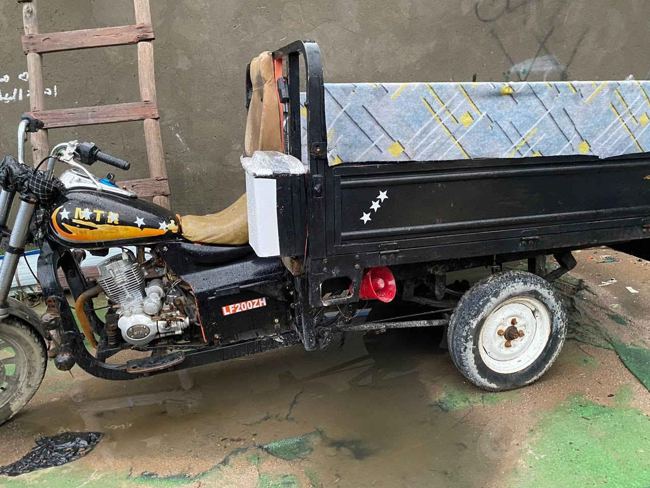 ستوته حلوه وجهزه مكينة ناعمه تخبل
حتى سماعه وياه والجهاز مال واحد يشتغل بيها ع باب لله

بدون أوراق مال مزاد 
كفاله من سرقه 

السعر ٨٥٠
العنوان البصرة الحيانية 
***********
