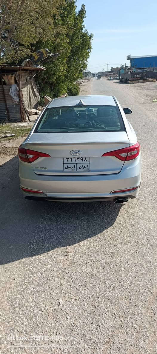 السلام عليكم سوناتا للبيع موديل ٢٠١٧ بيها قطعتين صبغ بدون دواخل سياره خير من الله مكيه ٢٤٠٠ كير حداديه تخم تاير كله مكفول  مكاني حلة معيميره قرب البوابه الجديده 
للستفسار *********** 
السعر ١٢٠ بيها مجال
