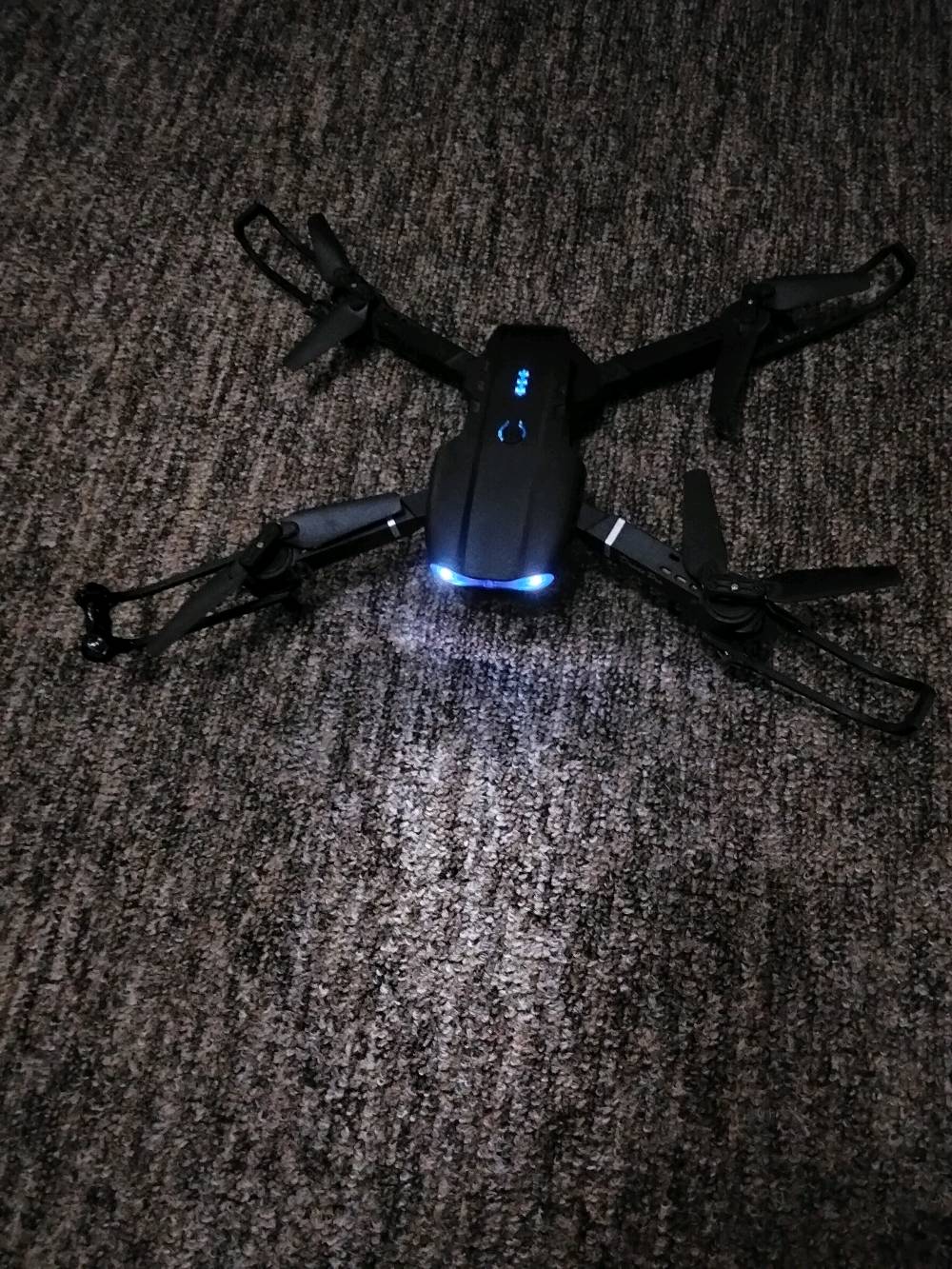 
ما هو موديل الدراون؟: 
الاسم : E88 PRO
هل الكاميرا مدمجة أو يتم ربطها بالهاتف؟: 
تحتوي كامرتين ربطها بل هاتف
كم مدة حياة البطارية؟: 
لا اعلم
هل هناك قطع غيار أو ملحقات إضافية؟: 
نعم 
أين يقع مكانك لاستلام الغرض؟: 
بابل ( حله )