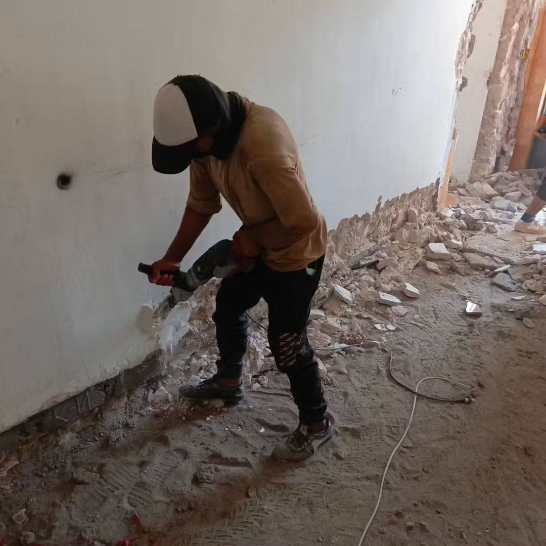 هسه نطلع جاهزين
تنضيف البيوت و قلع التراب الزائد 
تدخيل مواد بناء وحدل الارضيات 
تنكير الجدران 
 قلع ارضيات
 تدخيل السبيس ولتراب
 صب الأرضيات
 لبخ بتلو 
تثبيت مرازيب امطار
نصب كاميرات مراقبة 
نقل كافة المواد والاثاث 
اسعارنا مناسبة وين مجان نجيك بالعمارة 
*********** واتساب
