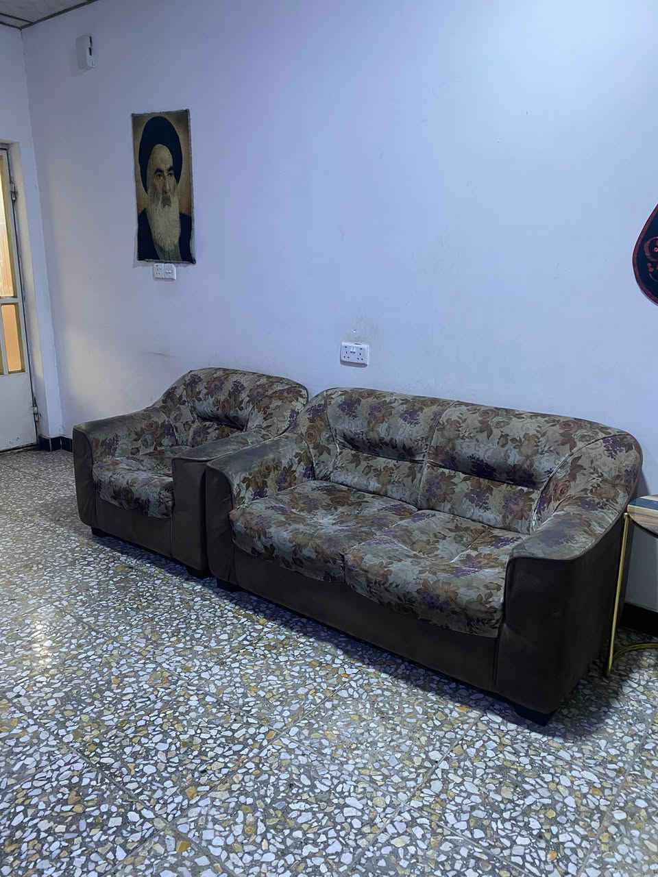 سلام عليكم 
تخم للبيع 
سعره ٢٠٠ 
مكاني بغداد حي القاهره 
تواصل ***********
