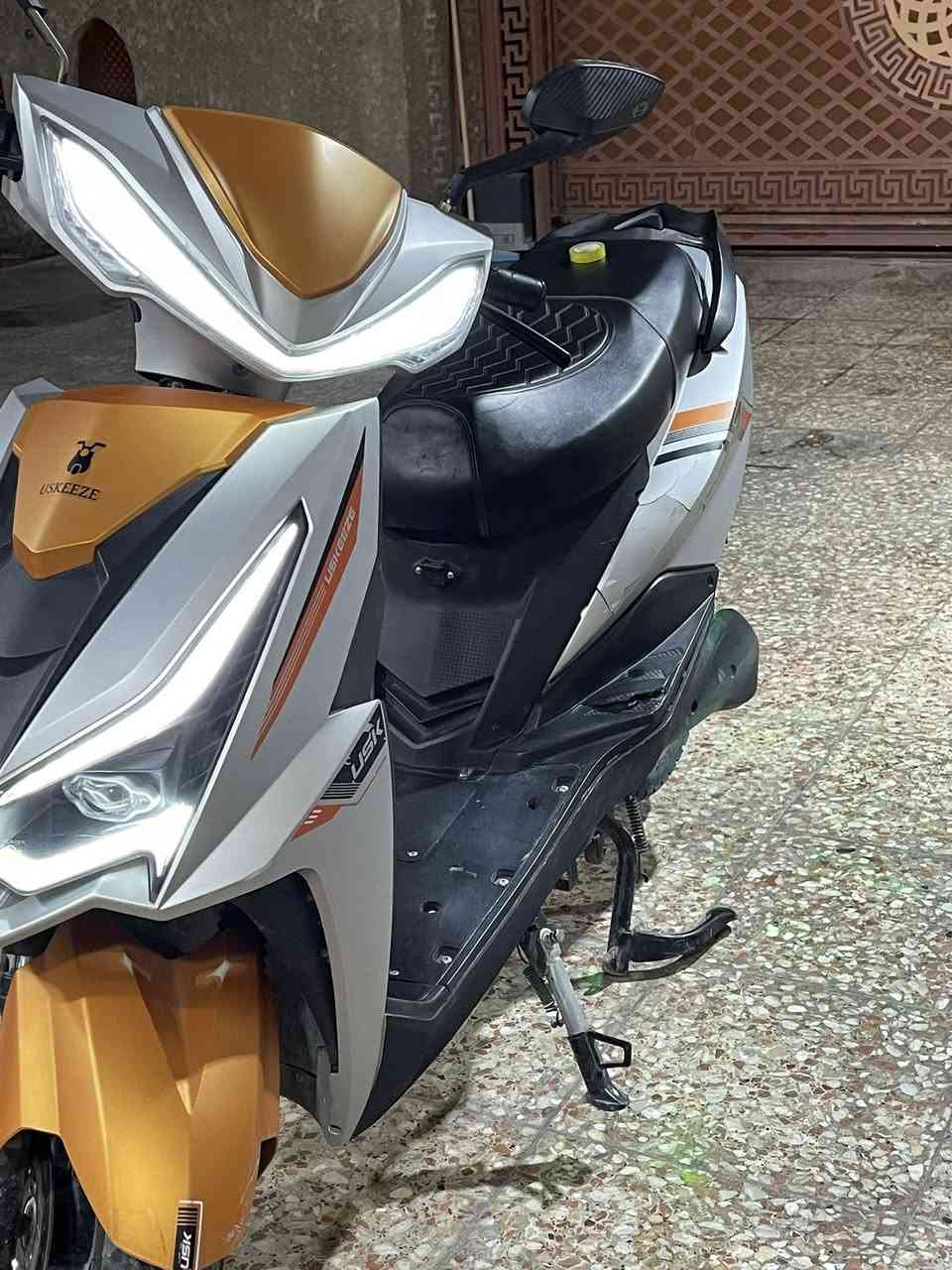 للبيع للبيع
دراجه شحن سكنس لد 2024 مواصفاتها معروفه 
6 باتري جديدات قبل شهر بدلتهن نوع ونلي 
بيها طخات بسيطه موضحه بل منشور غير هاي مابيها 
سعرها كلش مناسب 
*********** المو شراي لا يتصل 
مكانها بغداد الكرخ
