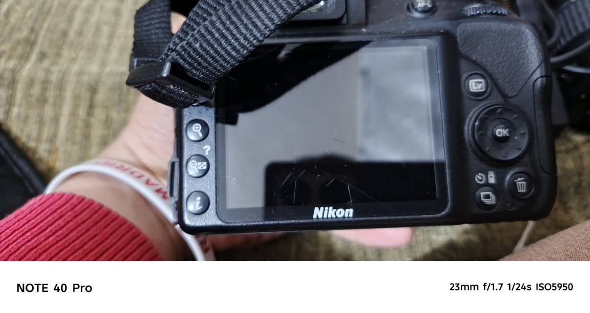 السلام عليكم شباب كاميرا نظيفه يكون   3300 نظيفه على اخر درجه والله تواصل على هذا رقم واتساب*********** سعر ٢٠٠
