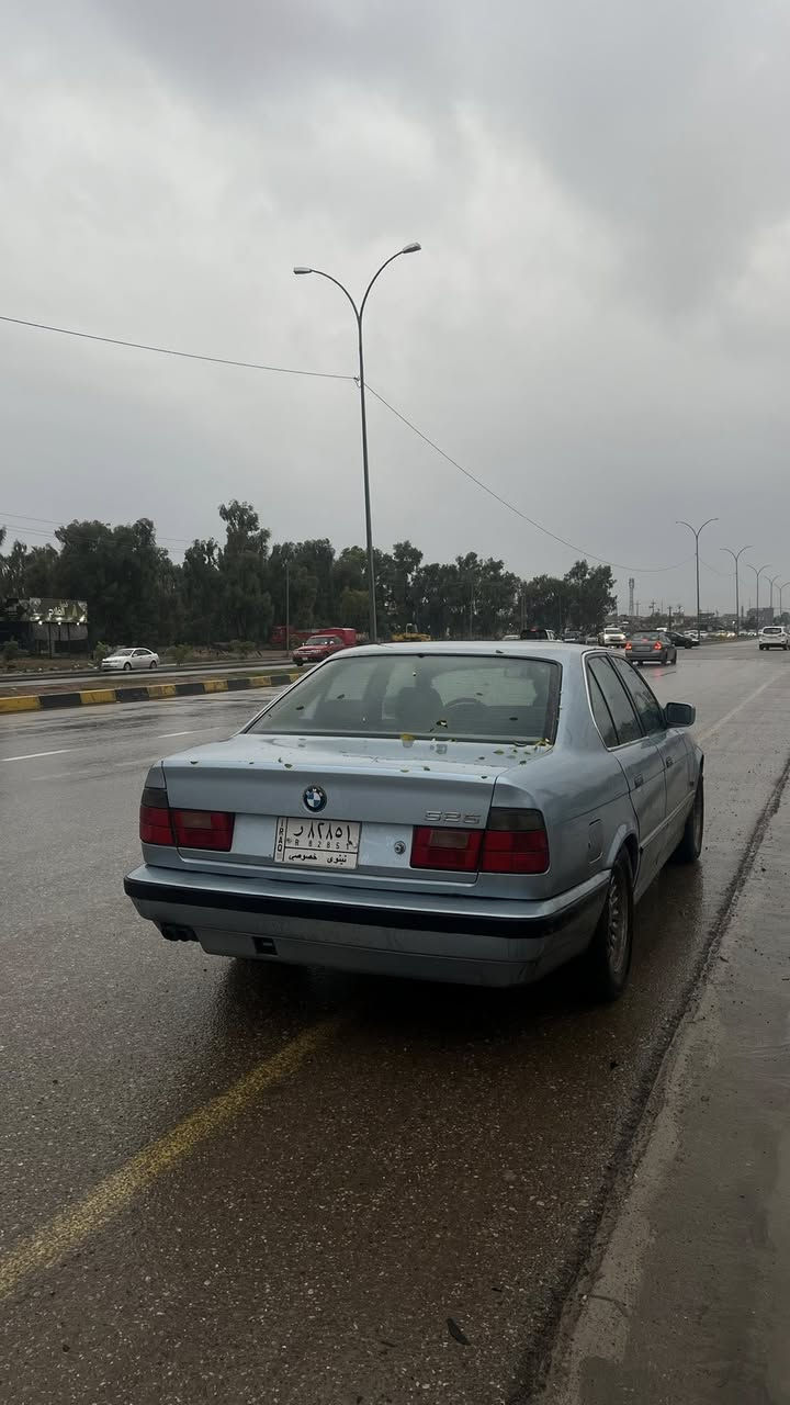 مكينه 525 كبس عدل المرغوب
موديل 1991 محدث ١٩٩٥ داخل خارج 
كير  مال صقر مكينه خير من الله 
بجم عريض غرفة جلد
صاج ملكي 
دبل جكمجة دبل ايرباك 
فتحة سقف 
اكسل جديد  
‏ABS جديد
مسويلها ادامه كامله من بلكات مجاول حساس صالنصه دهن الكير فلتر كير نوزلات حتى فلتر مكينه كله جديد فلتر بانزين 
راديتر جديد انسى الحماوه 
تبريد شغال ثلج خير من الله 
لايت منظومه زنون جديد
بيها ضربه جانلغ خلفي فقططط وايرفلو واكف.
سعرها 63 وبيها مجال كوبون بانزين بيها عليها غرامة ١٠٠ الف ينزل من السعر سيارة مال جناي 
رقم تلفون ***********
مكاني موصل
