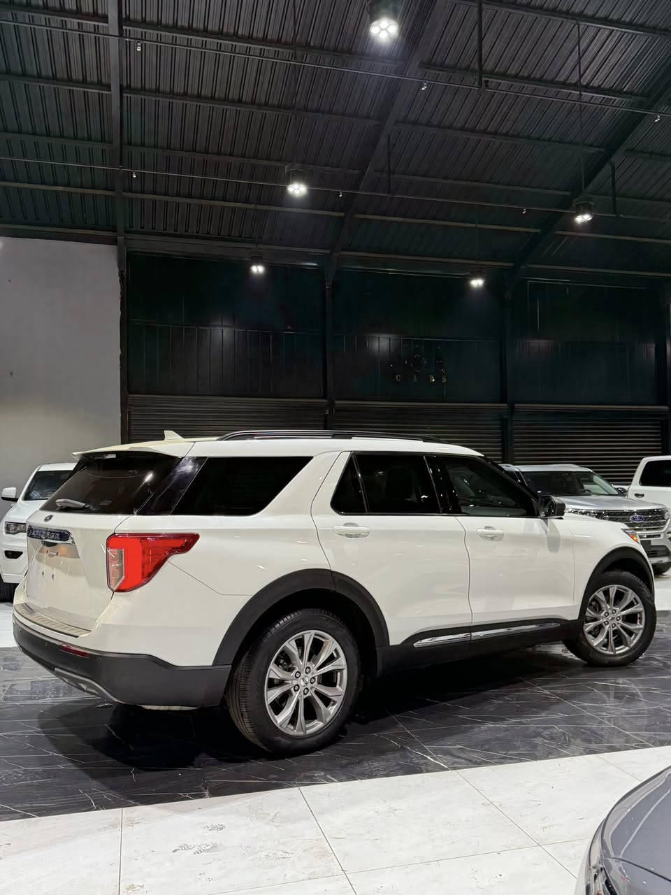 السيارة:-  FORD EXPLORER 2023

ماشية:-61 الف
محرك:- 4 سلند  2.3 توربو 
مواصفات:- XLT
حادث : قطعتين مصبوغ  
ملاحظة : صور حادث منشور  
مكان سيارة : اربيل 
تفاصيل اكثر الاتصال علی ارقام التاليه 

كورك : ***********
اسيا : *********** 
شركة ريبوار سالار صالح 
اربيل شارع ١٠٠م مجاور شركة ازاد
