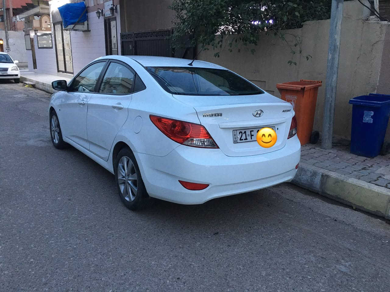 السلام عليكم 
اكسنت 2013 خليجي محرك 16 مامفتوح ماشي 81 الف 
السيارة بسمنا تحويل مباشر سنوية رقم كل جديدة 
السيارة بدون صبغ بي ملاحظات بسيطة بيها ثلاث اماكن 5 سم كارت وبي مكانين 5 سم pdr  وبيها حالوب خفيف بل عين نهائيا ميبين 
مواصفات نص فول 
لاستفسار الاتصال *********** واتس اب 
***********
