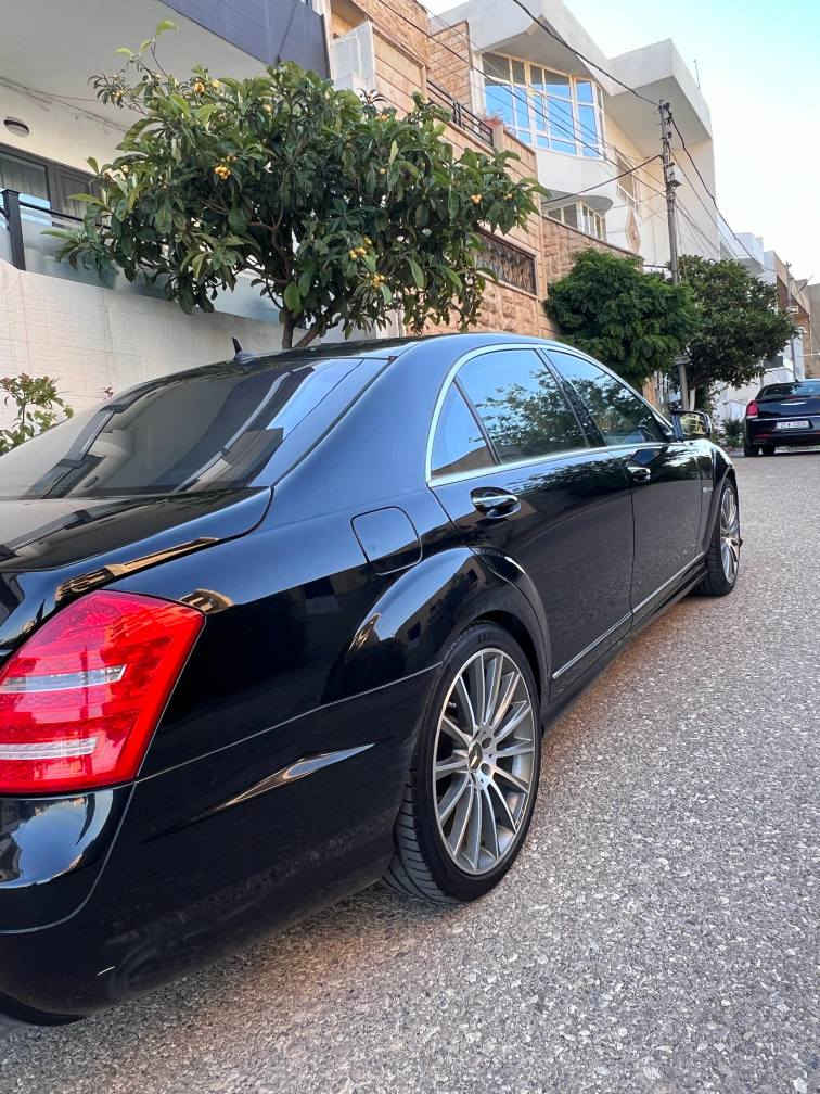 مێرسدیس (S550) مۆدێل ٢٠٠٨ مواسەفات یابانی ، ناو کاڵی سەقف ڕەش
کامل کراوە بە ٢٠١٣ ە
مەکینە V8ی 5.5 لیتر
١٨٥ هەزار رۆشتوە
کامل مواسەفەت جگە لە ڕادار
 تەنها چەمەلەغێک و سەر بۆنیدنی بۆیاخە لەسەر ساغی بۆیاخ کراوە لە دووبەی.
گێر و مەکینە و هەموو شتێکی بە شەرت ، بەێ تەق و ڕەقە هیچ مەسرەفێکی نیە
چوار تایە و دەبڵی تازەی لە ژێرە
***********
*********** حلبجة, السليمانية
