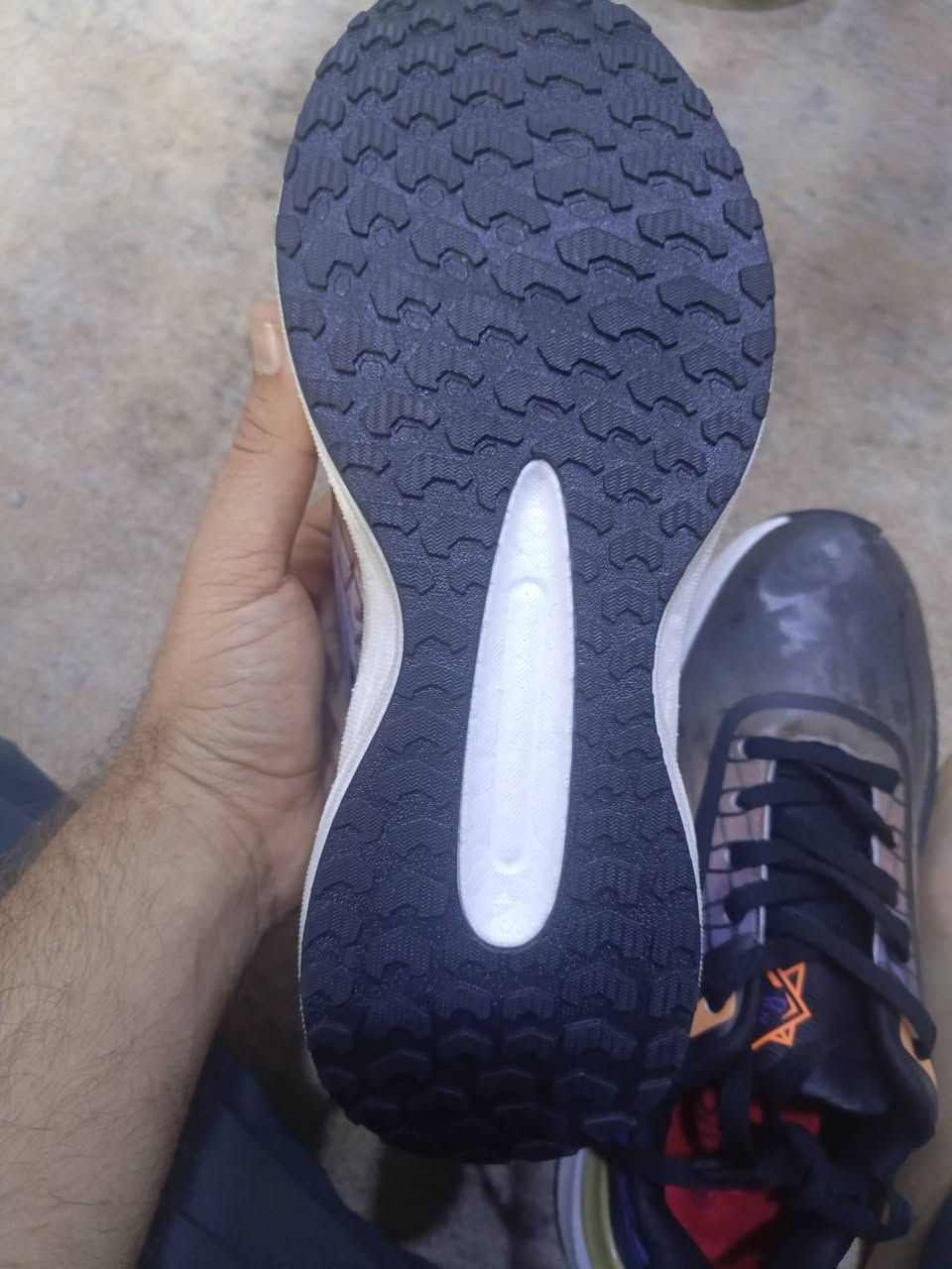 حذاء رياضي وتر بروف قطعه وزن ريشه 😍
فريش فوم+ كاربون فايبر من الاسفل للحماية من التزحلق 

قياس 41 

طول القدم 25.5)


**إذا كنت صاحب هذا الإعلان وتريد حذفه لأي سبب، رجاءا أرسل رسالة إلى الدعم الفني**