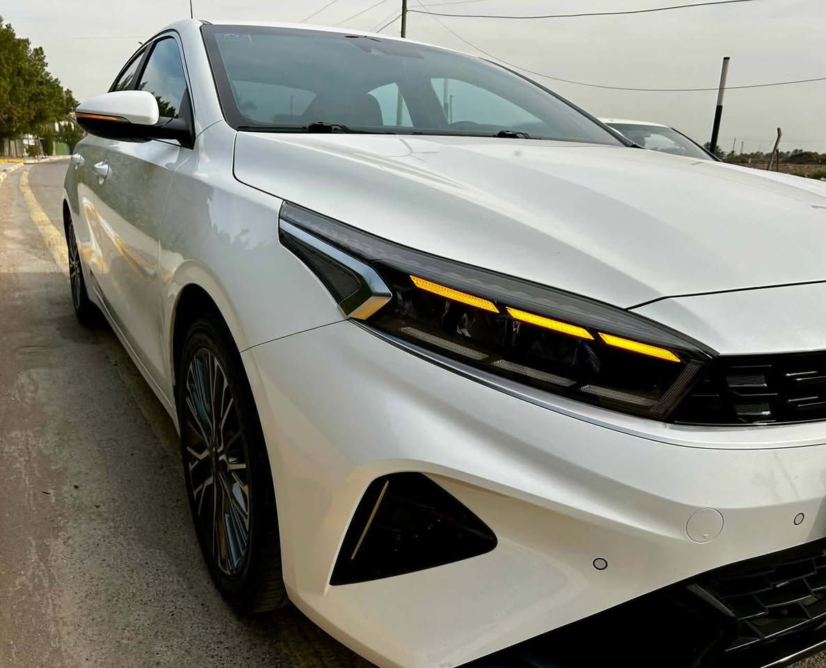 السلام عليكم كيا سيارتو كي K3 استيراد خاص وارد كوري  موديل 2022 رقم دهوك بسمي سياره كلين بدون ضرر وبدون بارد ماشيه فقط 75 كيلو مو ميل  وصور موجوده من مستورده فول موصفات كشنات حار بارد كشن كهرب رادات كاميره 360 فول فول كشنات الورى تدفى تبريد قطعتين ومنفصل  ***********
