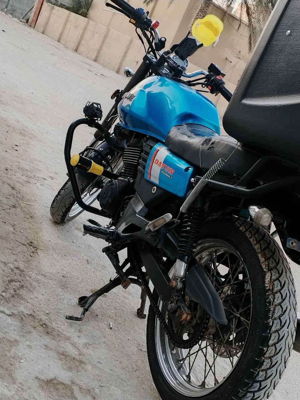 السلام عليكم 
دايون لاتي مديل ٢٢ أوراق أصوليه كامله مكينه ٢٠٠
ما مفتوحه نضافه شوف العين ماشيه ٢٠ الف
مكاني نجف *********** السعر مليون و٥٥٠ قفل
بيه نقوصات دراجه قليله شراي بي خير ويدلل 🌹
