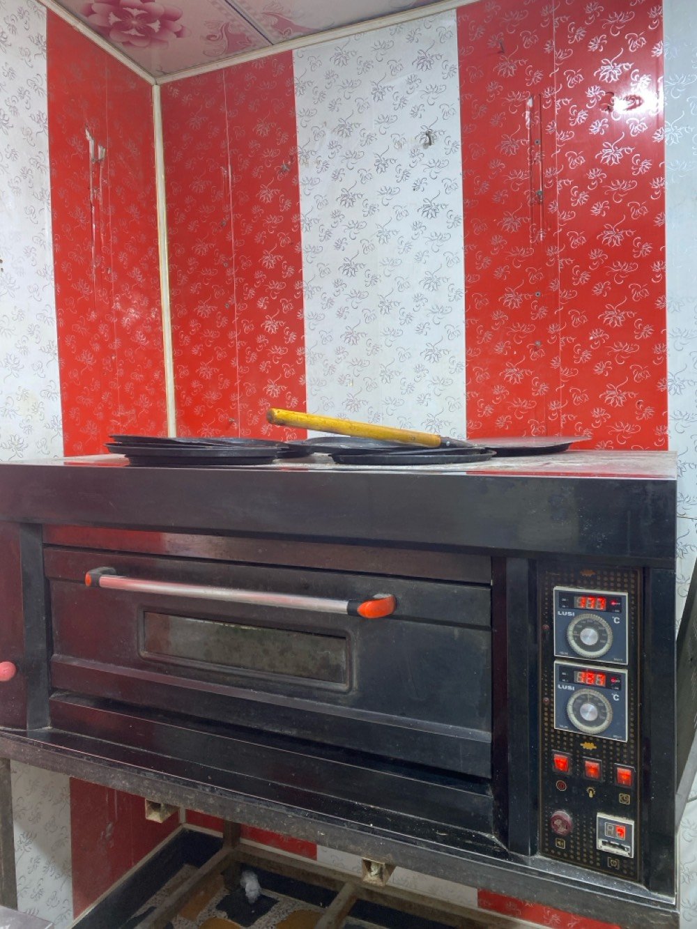 محل للبيع مع كامل ملحقات بعد بيه ملحقات غير الي بصوره 
المحال صار اربع سنوات يشتغل + بيه توصيل ع المنطاقه كامله

العنوان : الناصريه اريدو شارع مستشفى القلب 
قرب مجمع ابو زينب 