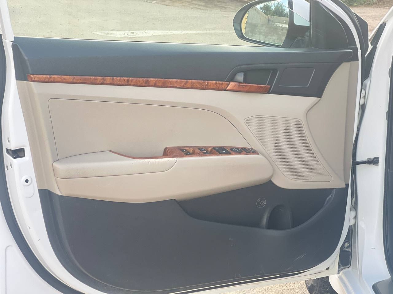 سلام عليكم 
لبيع هونداي النترا 2017 فول مواصفات 1/1
1-بصمه 
2-حساسات
3-شاشه
4-كامره دواره
5-تشغيل عن بعد 
6-فتحه سقف
7-حساسات خلفيه
8-ترحيب عند الاقتراب
9-اشاير بالمريء
10-بلوجكتر
11-دواخل صاج
12-تحكم ستيرن
وبعد بيها هواي موصفات 
محرك 2000 دوش كفاله عامه ماعدى مقدمة البنيد صبغ شبر لا اكثر حداديه خير من الله 95٪  سعر 135 وبيها مجال قليل مكان السياره ناصريه للاستفسار ***********
