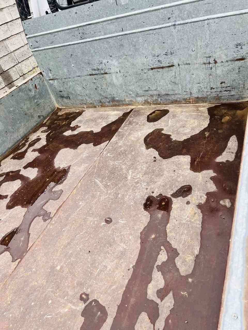 ﮼السلام عليكم غلاف بودي حديد ثقيل شغل كركوك حيل نضيف بس بي زنجار السعر 120 وبي مجال للاستفسار ***********
