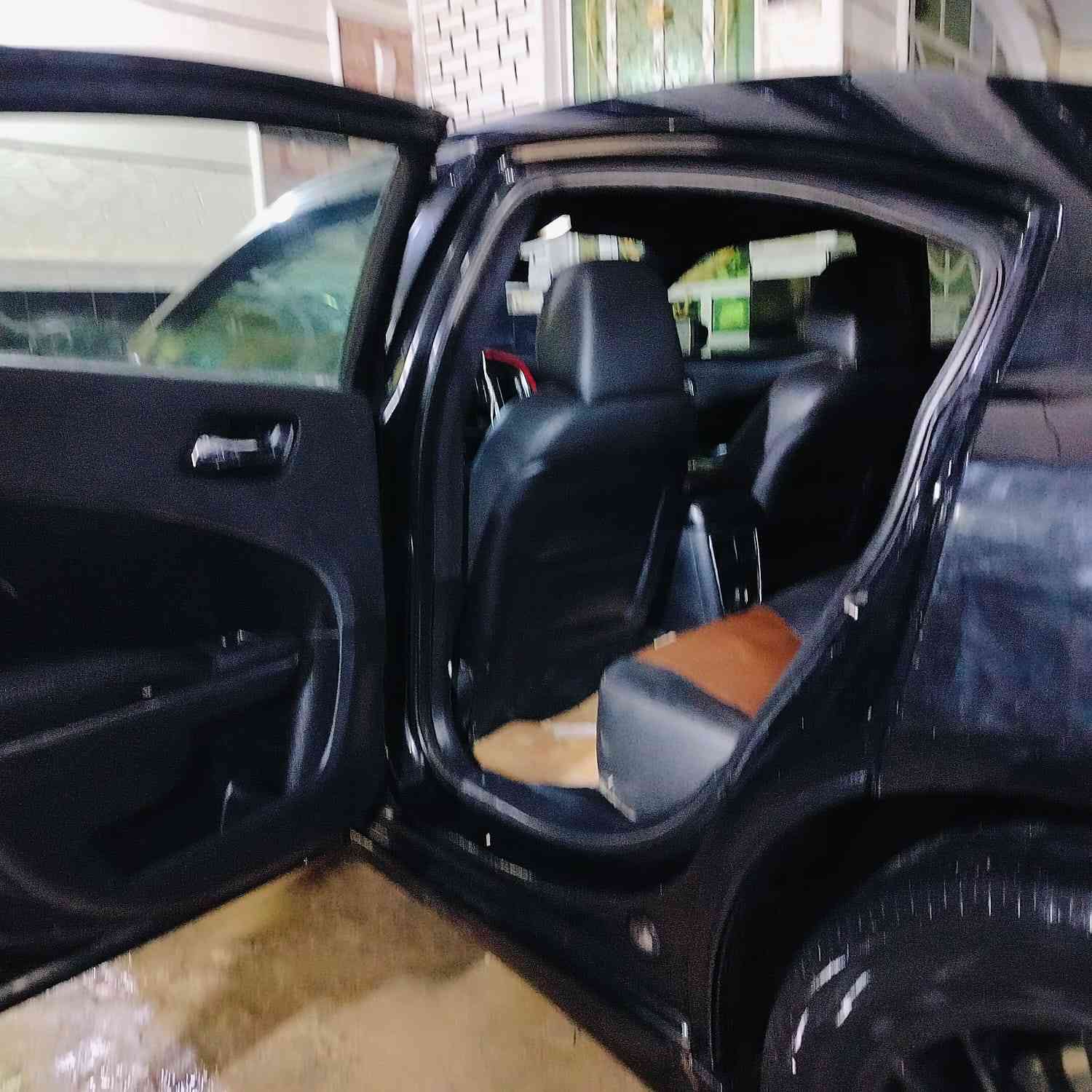 السلام عليكم جارجر موديل 12 رقم بغداد تحويل مباشر مكينه 3600 حادث جاملغ وبنيد وبيه رشات صبغ بالباب ابيع احزام سياره جاهزه أي نقص مابيه مكينه وكير وحداديه وتدفئه تبريد وباتري جديد شرط الفحص لايت زنون للبيع او المراوس حسب القناعه السعر 135 واتساب ***********
