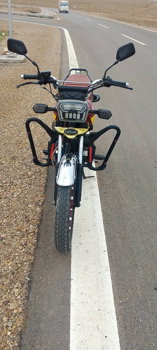 السلام عليكم دراجه سونك للبيع كفاله عامه تشغيل عل البعد  نضافه فول المكان بغداد ابو غريب السعر 800 وبي مجال الشراي يتصل على هذا الرقم ***********
