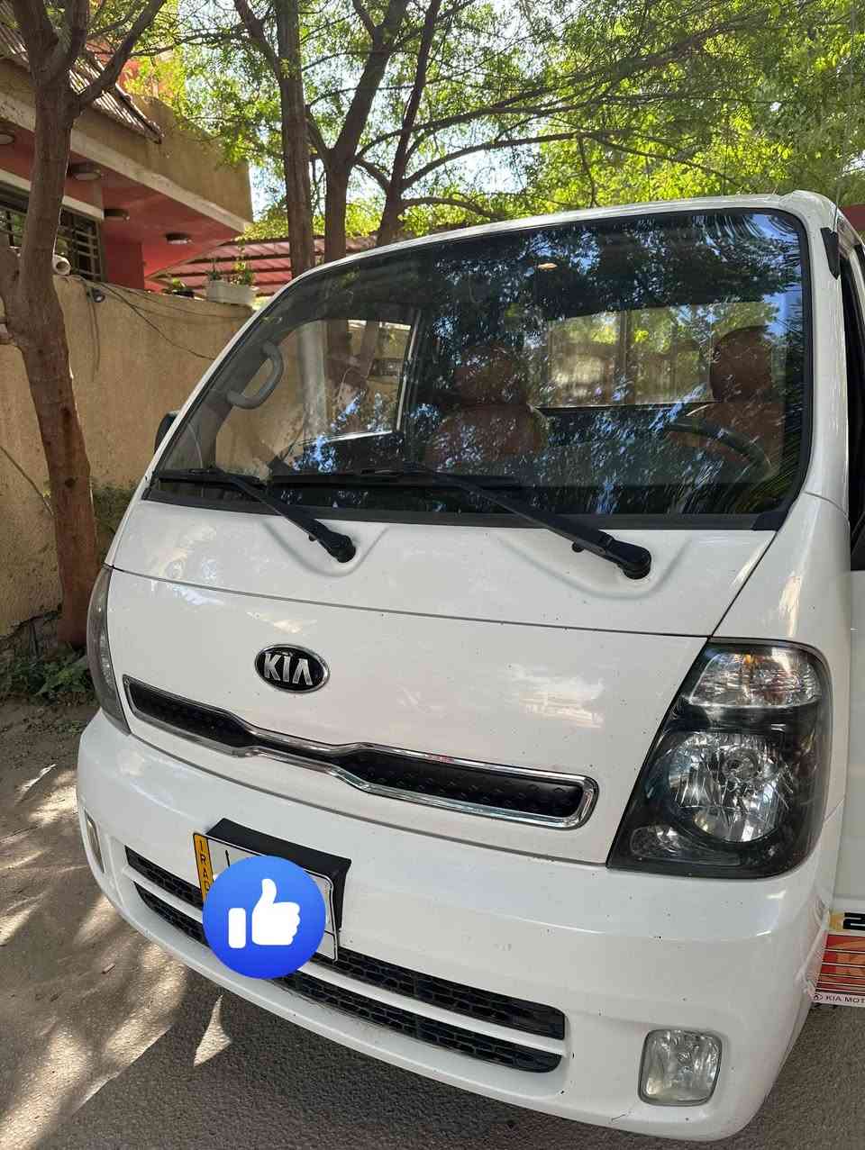 السلام عليكم للبيع كيا حمل بنكو موديل 2018                    رقم بابل سياره جاهزه سنويه لل 2028 جاهزه مال جناي 
محرك مكفول من تنقيص وتجفيت 
كير مكفول من الفتح والتصليح 
كشر مكفول من ضربه وصبغ وتعديل بارد 
تخم تاير جديد 
منظومه تبريد جديده 
غرفه مسكر مشدوده جديده 
ماشيه 137،500 كيلو متر حقيقي 
ملاحضه ..!!!
( بيه تكحيل بلبدي والدعاميه الاماميه بيه تكحيل وفطر والكشاف عاطل وبيه كم رصعه غير هذني السياره مكفوله) 
السعر 130 ورقه وبيه مجال قليل السوك أشكال بي سيارات بس كلشي بنظافته والسياره متعوب عليه هواي اني جانيه صارله 7 سنوات لفيتر ما طاب والحمدلله 
فيس ماسنجر ما موجود تحب اتصل عله الرقم 
*********** 
*********** واتساب متوفر 
إذا مايعجبك السعر اعبر المنشور ..
العنوان بابل الحله مركز المدينه

