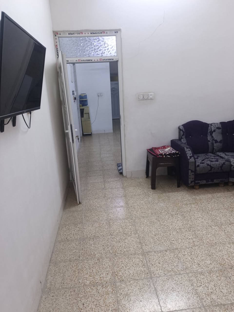 للبيع في حي السماح الاركان 125 متر
قرب جامه عبد الوهاب  قرب شارع 20 

طابق الاول غرفتين نوم +هول +استقبال + صحيات +مطبخ 

طابق الثاني هيكل نفس الجوه بس غرفه وحده كامله 

بيت ملك صرف 

الستفسار ع رقم التالي ***********       /***********
