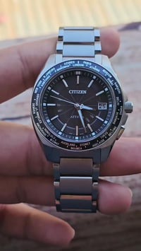 سيتزن اصلي 250 دولار المهتم يتواصل خاص او واتساب 07728693826