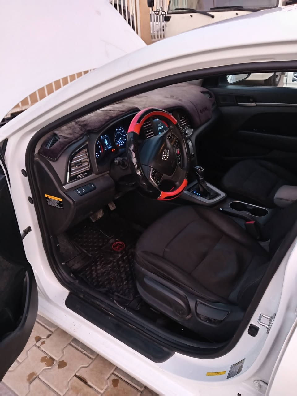 السلام عليكم انترا ٢٠١٨ حادثه تبديل جاملغ وبنيد بدون داخل السياره عل وضع الشركه محرك ٢٠٠٠ دوش ماشيه ١٨٠ سياره جاهزه من كير محرك تخم تاير كله جديد رقم أربيل تحويل سنويه استوه ساقطه ووبيه رشات بسيطه أثر تكشير معروف الأبيض السعر ١٢٥ وبي مجال قليل مكاني كوت ***********
