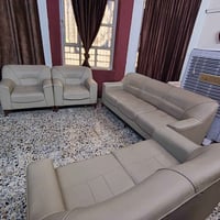 للبيع تخم جلد نظيف 7مقاعد المكان بغداد البلديات  السعر 250 07718463484