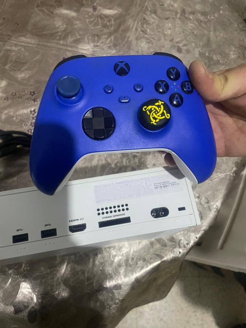 xbox serie s 2021
Fih l 5 jeux 
Ma3eh li cable hdmi
Manette d orgine fiha fisire tamechi 10/10
N tlp 0776181167
توصيل متوفر


**إذا كنت صاحب هذا الإعلان وتريد حذفه لأي سبب، رجاءا أرسل رسالة إلى الدعم الفني**