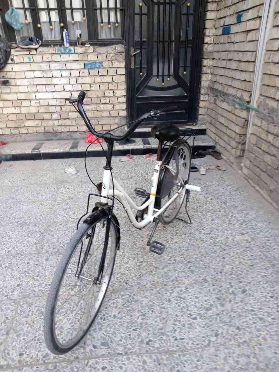 السلام عليكم بايسكل بناتي للبيع كفالة نضيف البايسكل ما بي اي نقص الشة مالتة كفالة البايسكل ربة حجم ٢٦ مديل٢٠١٨ كفالة البايسكل جديد واضح بلصور السعر ٦٠ وبي مجال بسيط حك الجية المكان بغداد البلديات شارع الكهاوي لاستفسار تعال خاص لو على الواتساب***********
